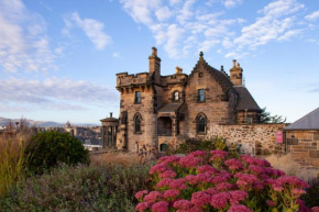 JOIVY Observatory House and Apartment